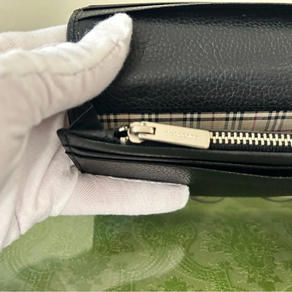 Father’s Day Burberry Black Leather Bifold Wallet w/ Nova Check Interior Slot
